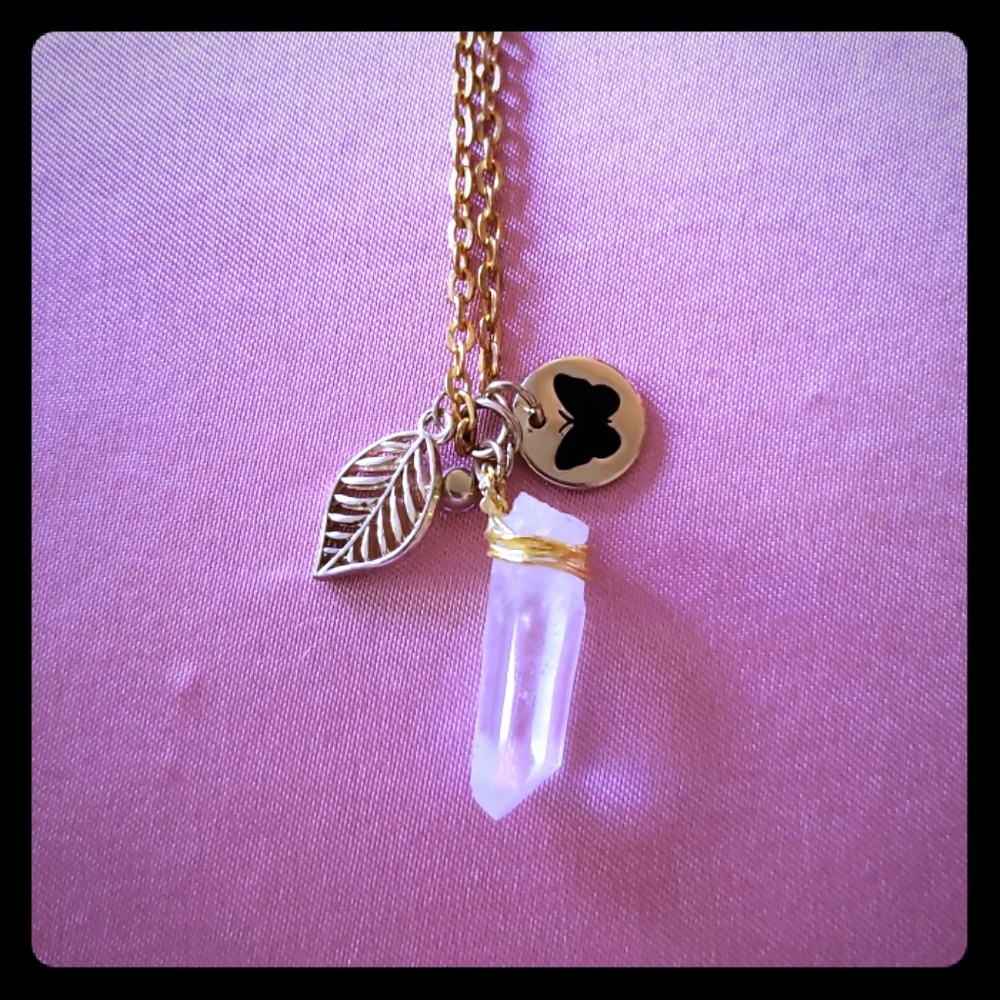 NWOT! Bohemian charm necklace-wire wrapped quartz